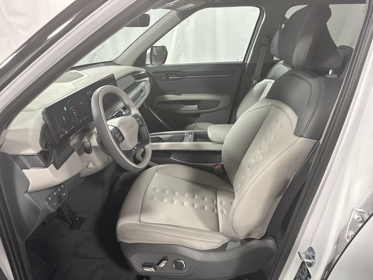 2026 Kia EV9 Wind photo 12