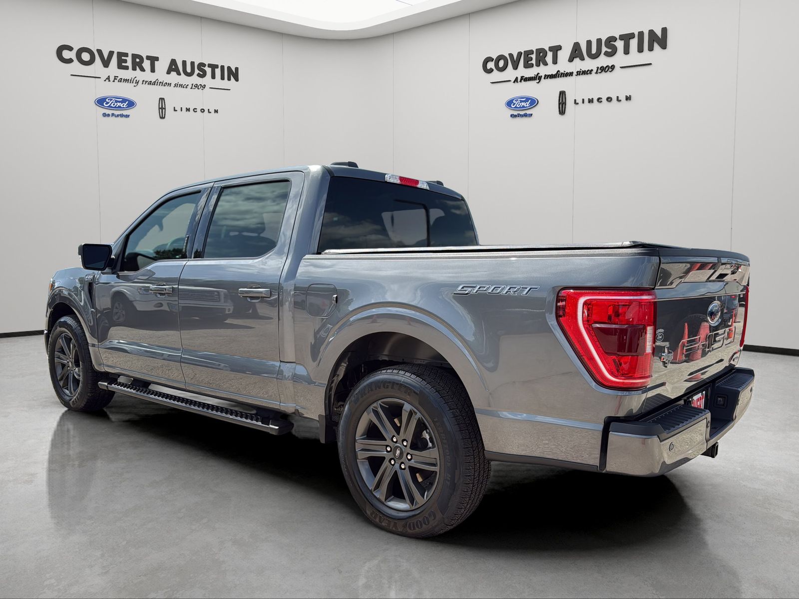 Used 2023 Gray Ford XLT image 3