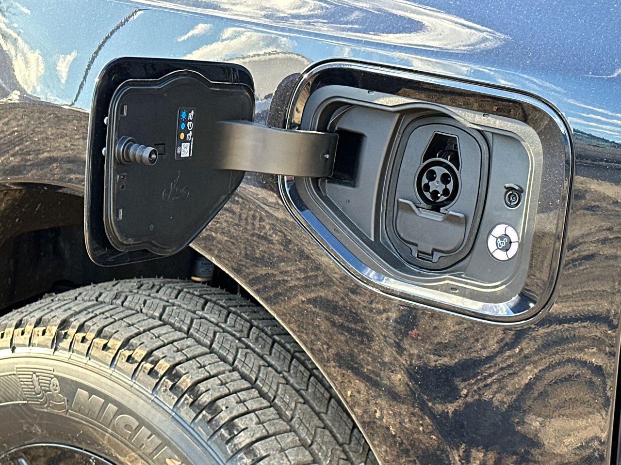 2025 Ford F-150 Lightning XLT - Photo 12