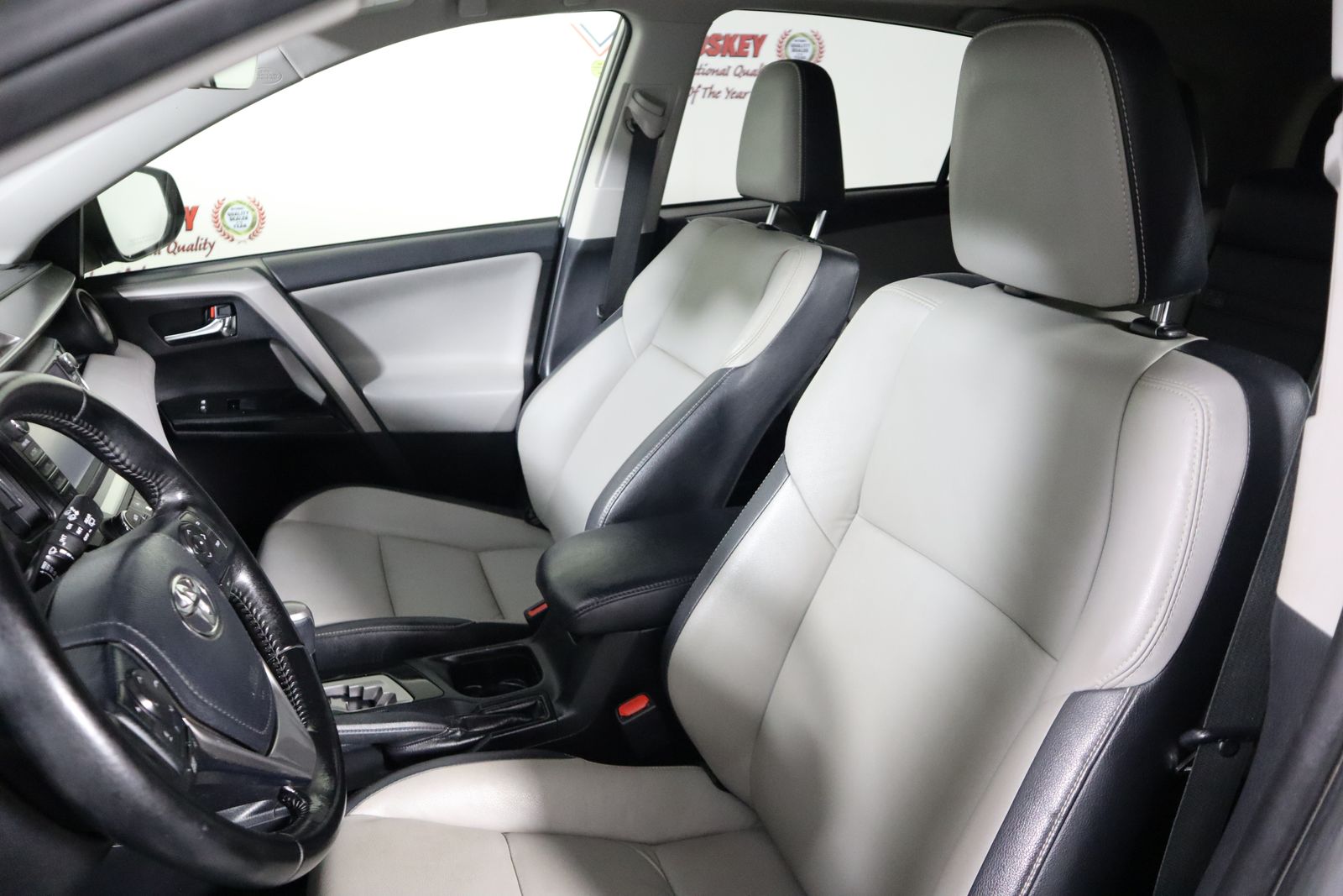 2017 Toyota RAV4 Hybrid Limited photo