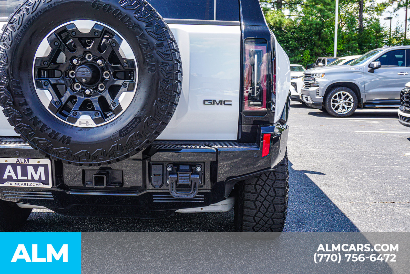 Used 2024 White GMC 2X image 17