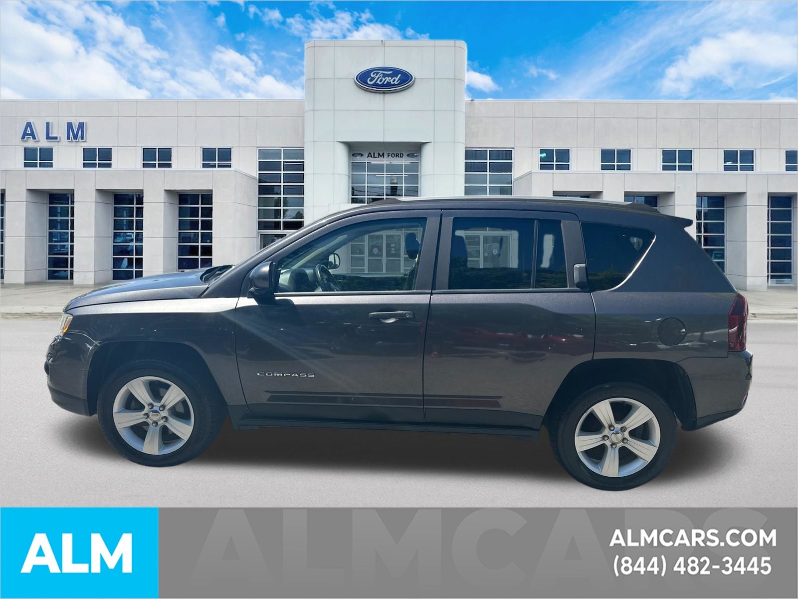 Used 2016 Granite Crystal Clearcoat Metallic Jeep Latitude image 9