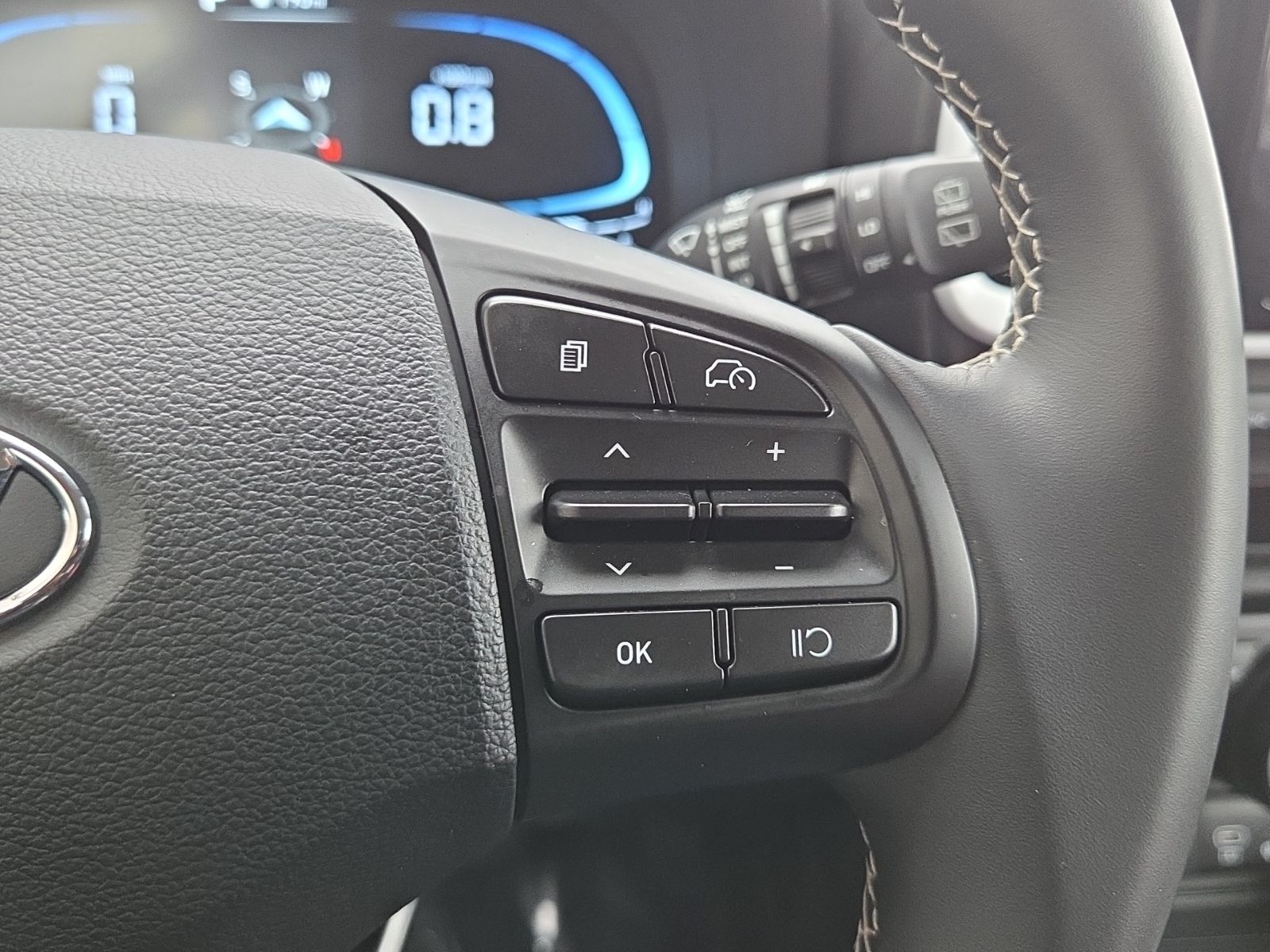 Used 2025 White Hyundai Limited image 29