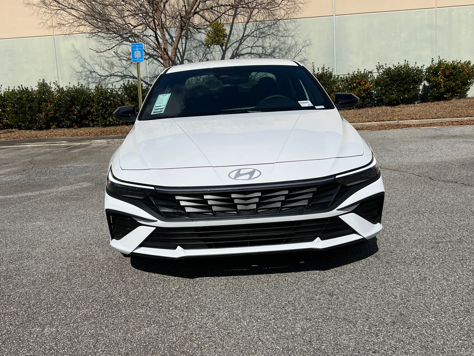2025 Hyundai Elantra SEL Sport photo 2