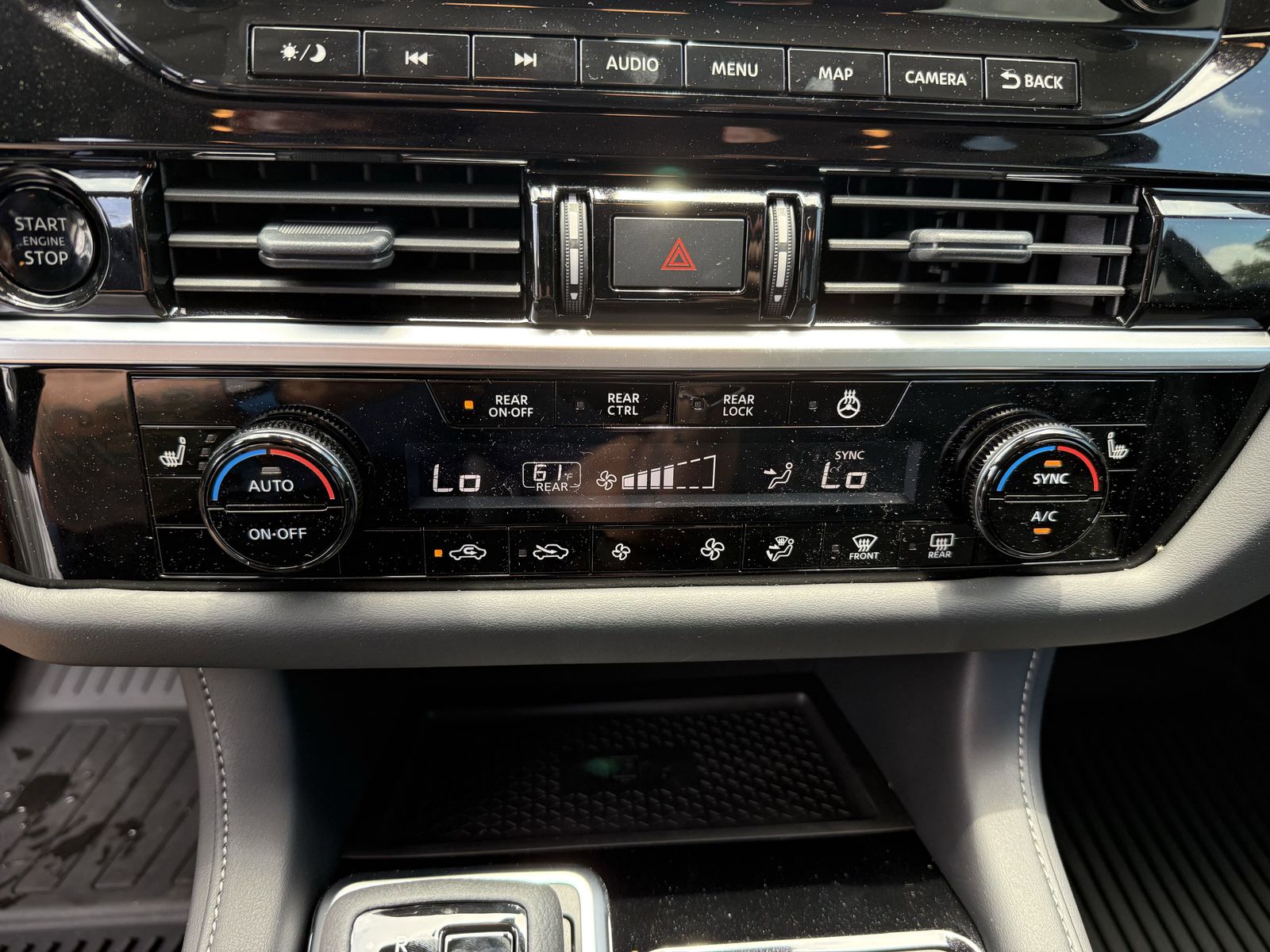 2025 Nissan Pathfinder SL photo 7
