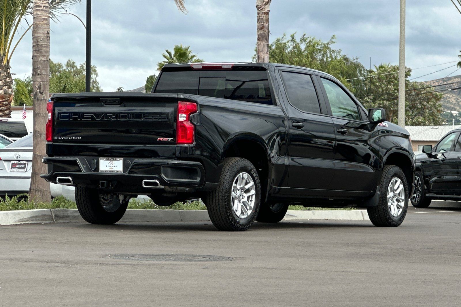 View vehicle photo 4