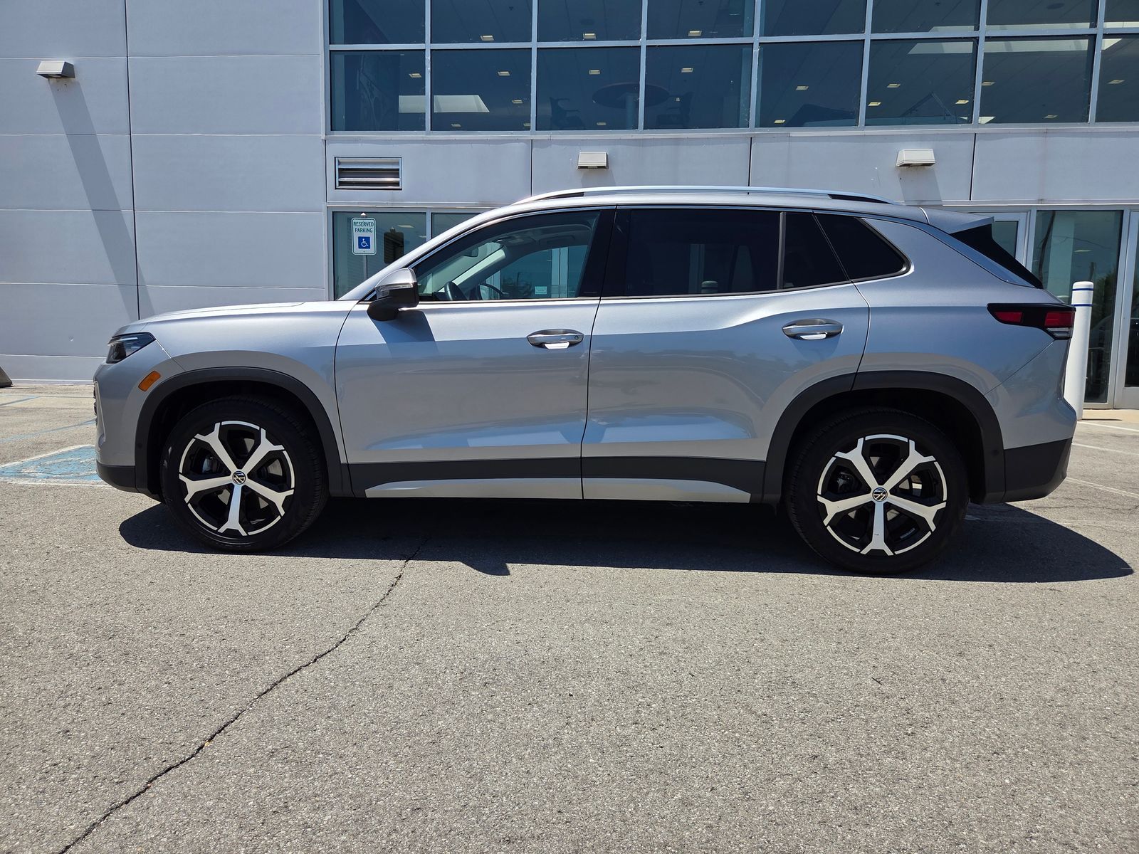 used 2025 Volkswagen Tiguan car, priced at $32,450
