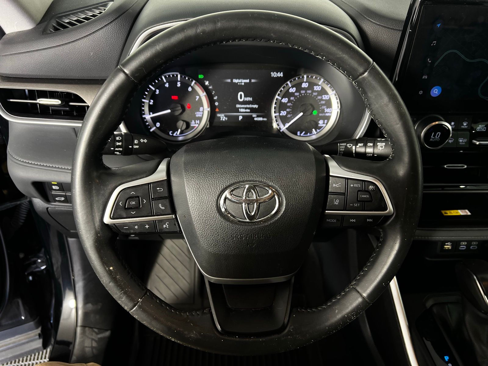 Thumbnail: 2023 Toyota Highlander - 8