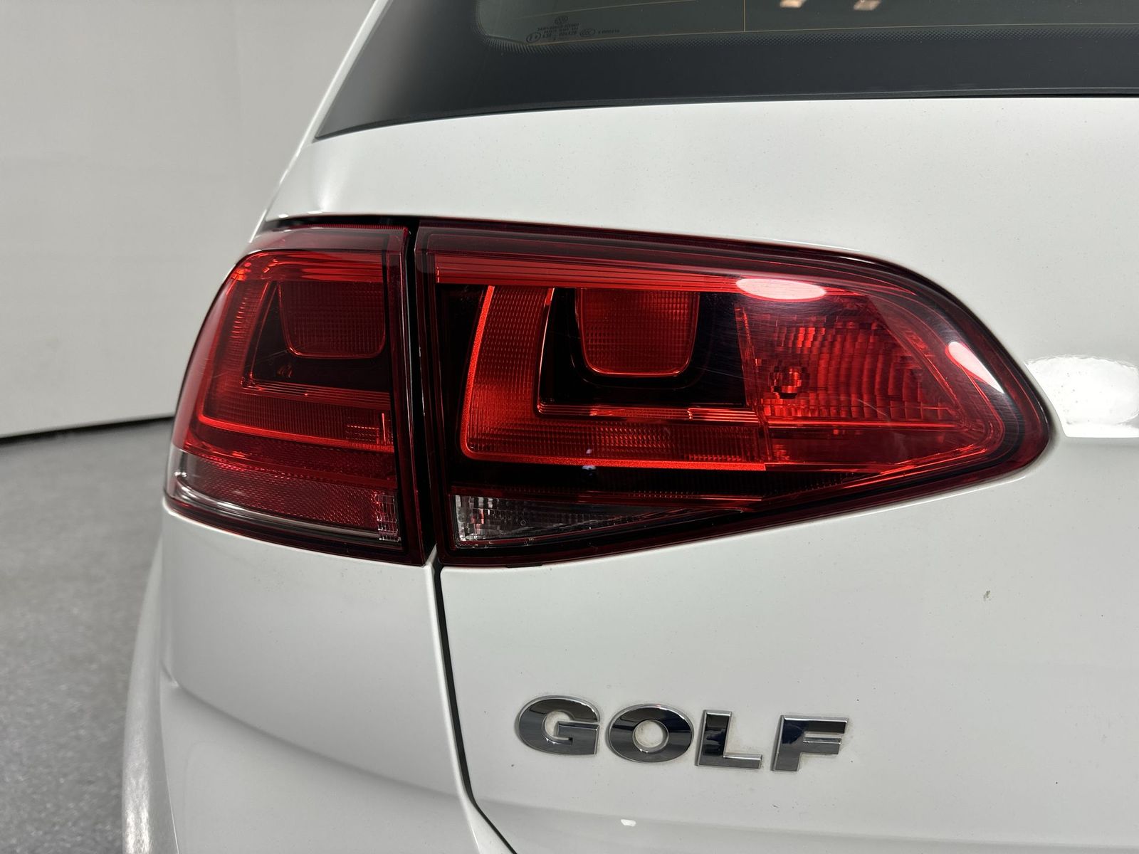 2016 Volkswagen Golf TSI S 4-Door 28