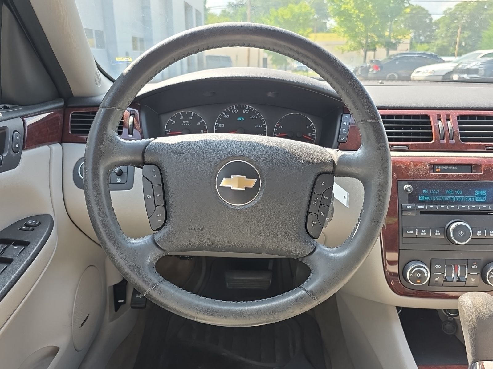 Used 2009 Gray Chevrolet LT image 16