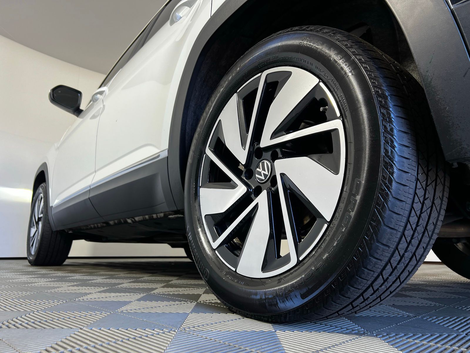 Thumbnail: 2024 Volkswagen Atlas - 30