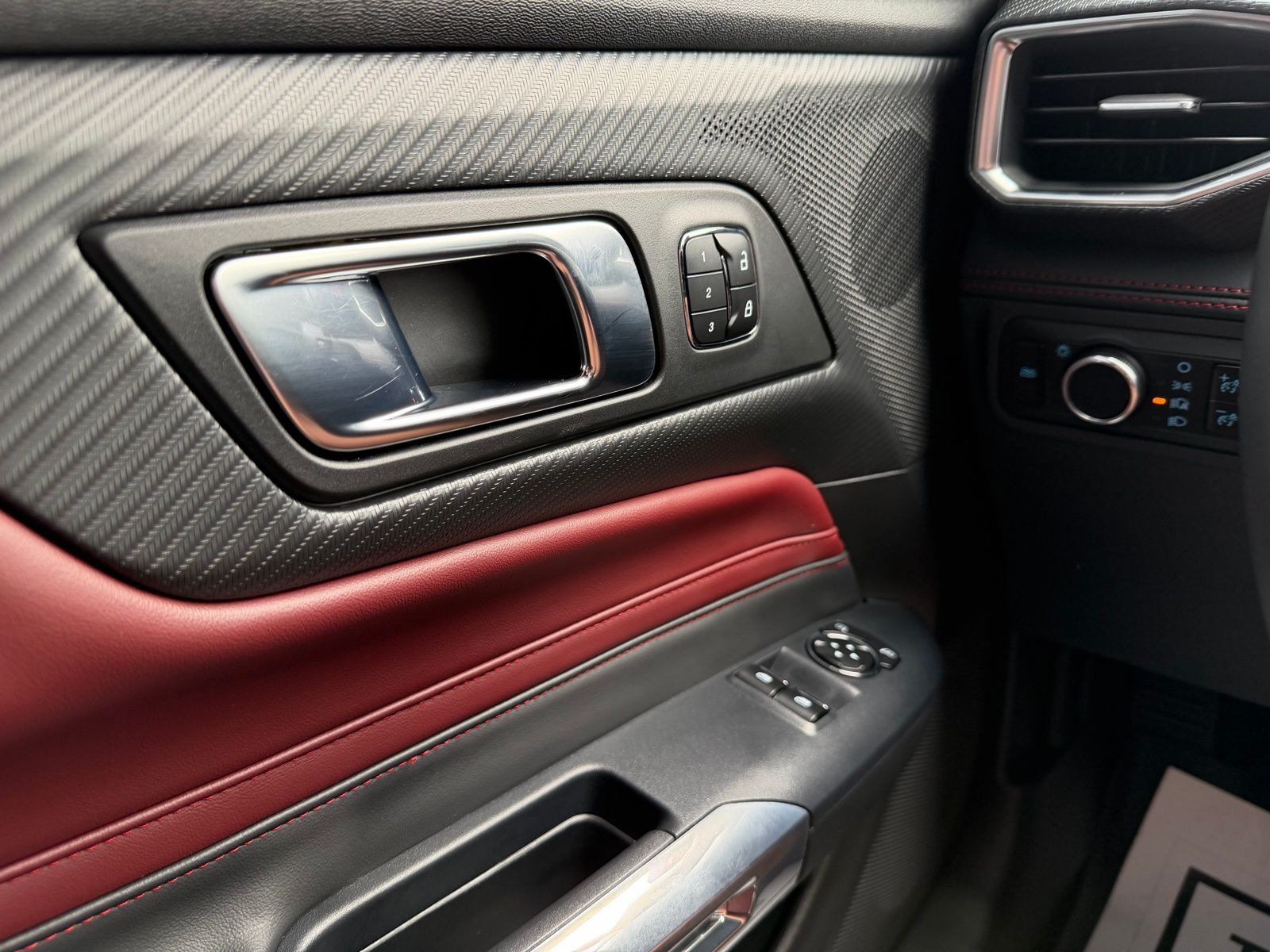 2025 Ford Mustang image 22