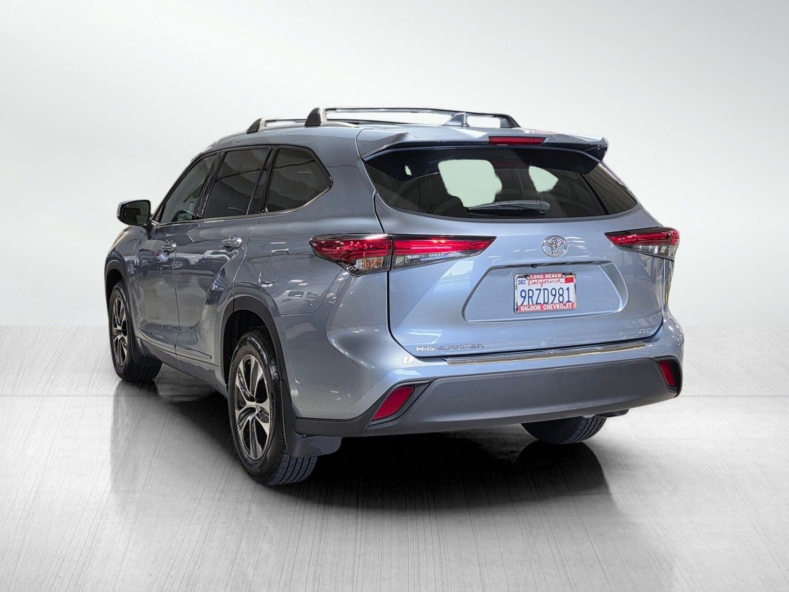 View vehicle photo 5
