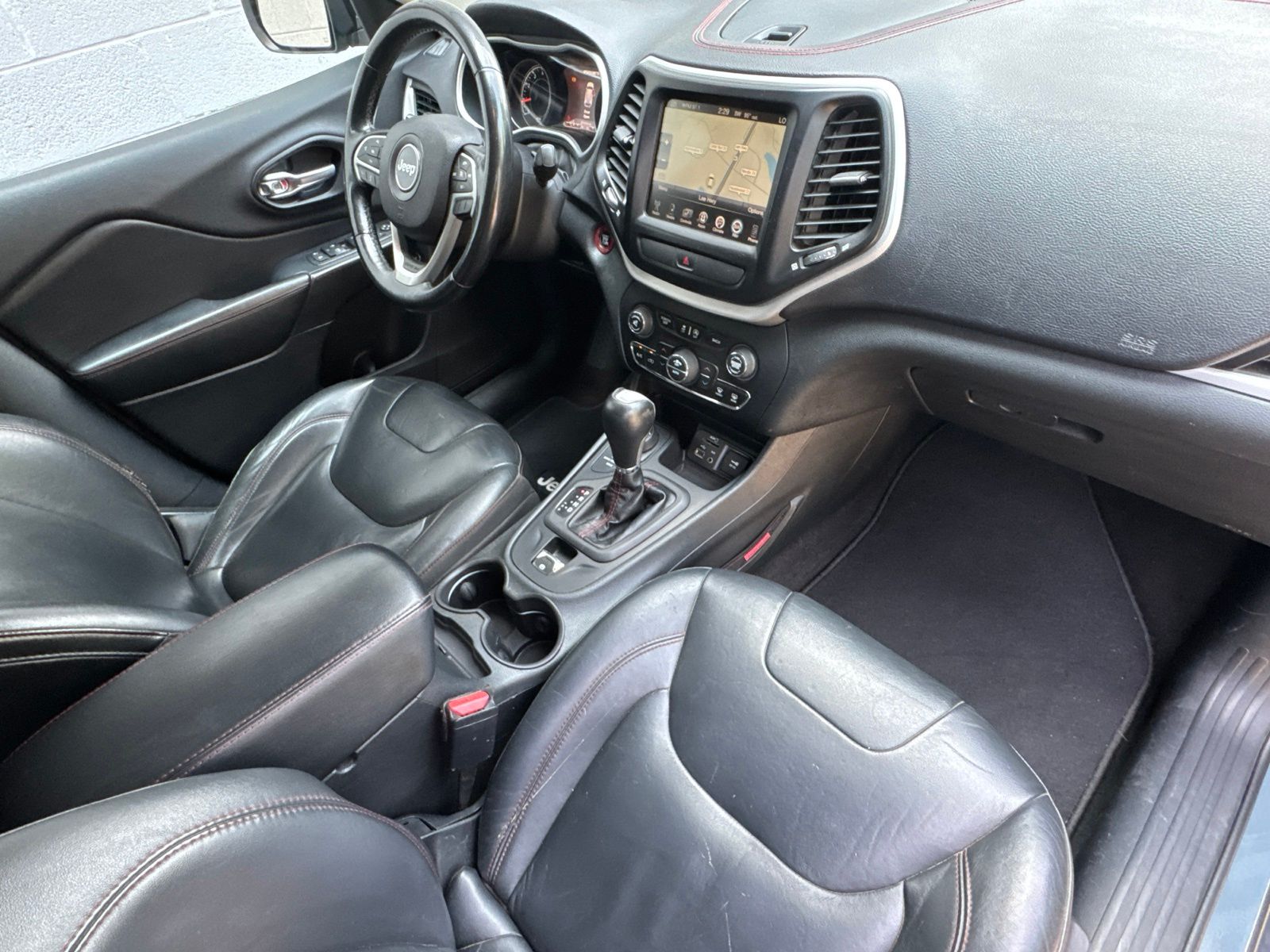 Used 2015 Anvil Clearcoat Jeep Trailhawk image 33