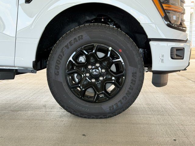 New 2026 Oxford White Ford XLT image 8
