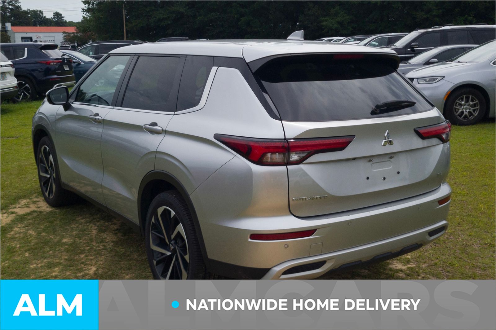 Used 2024 White Diamond Mitsubishi SE image 5