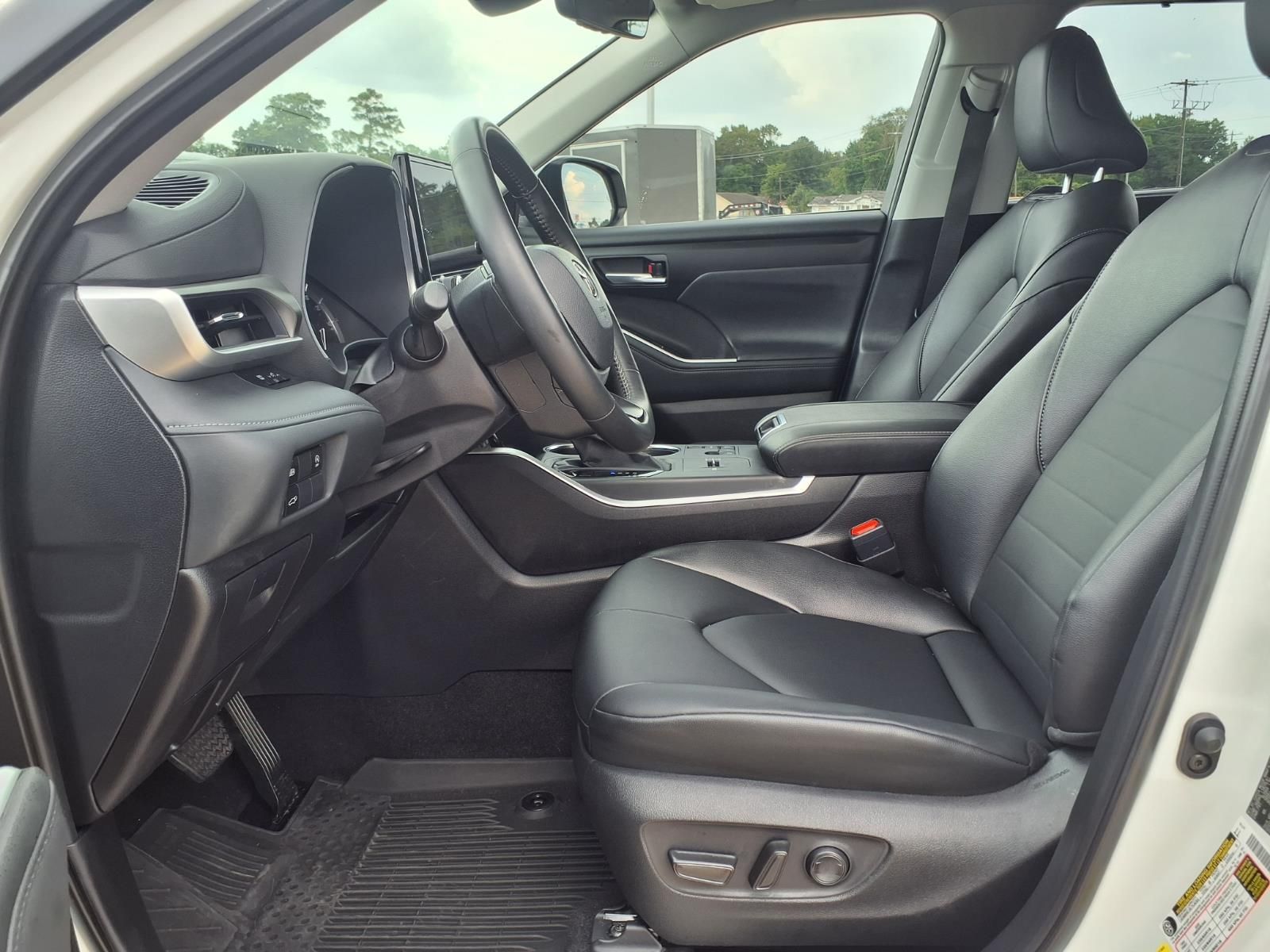 2025 Toyota Highlander XLE Beige at Gullo Toyota
