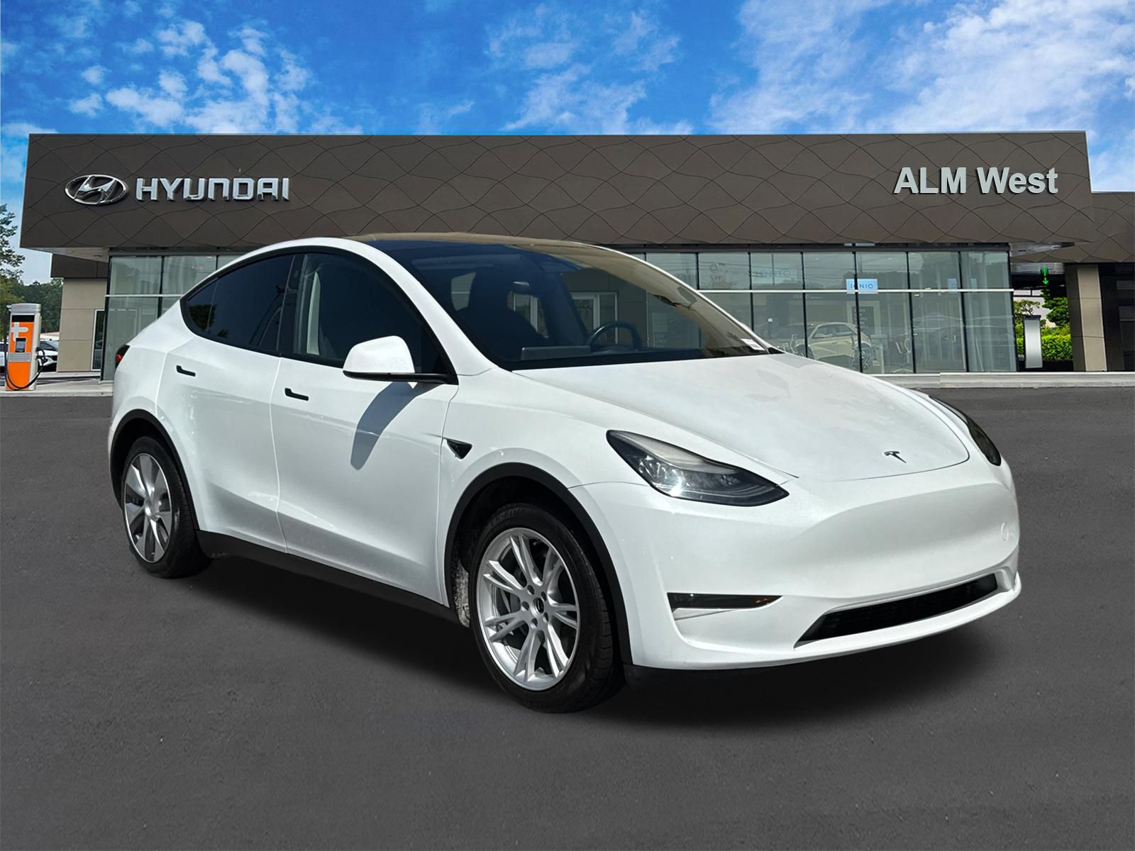 Used 2023 White Tesla Long Range image 3
