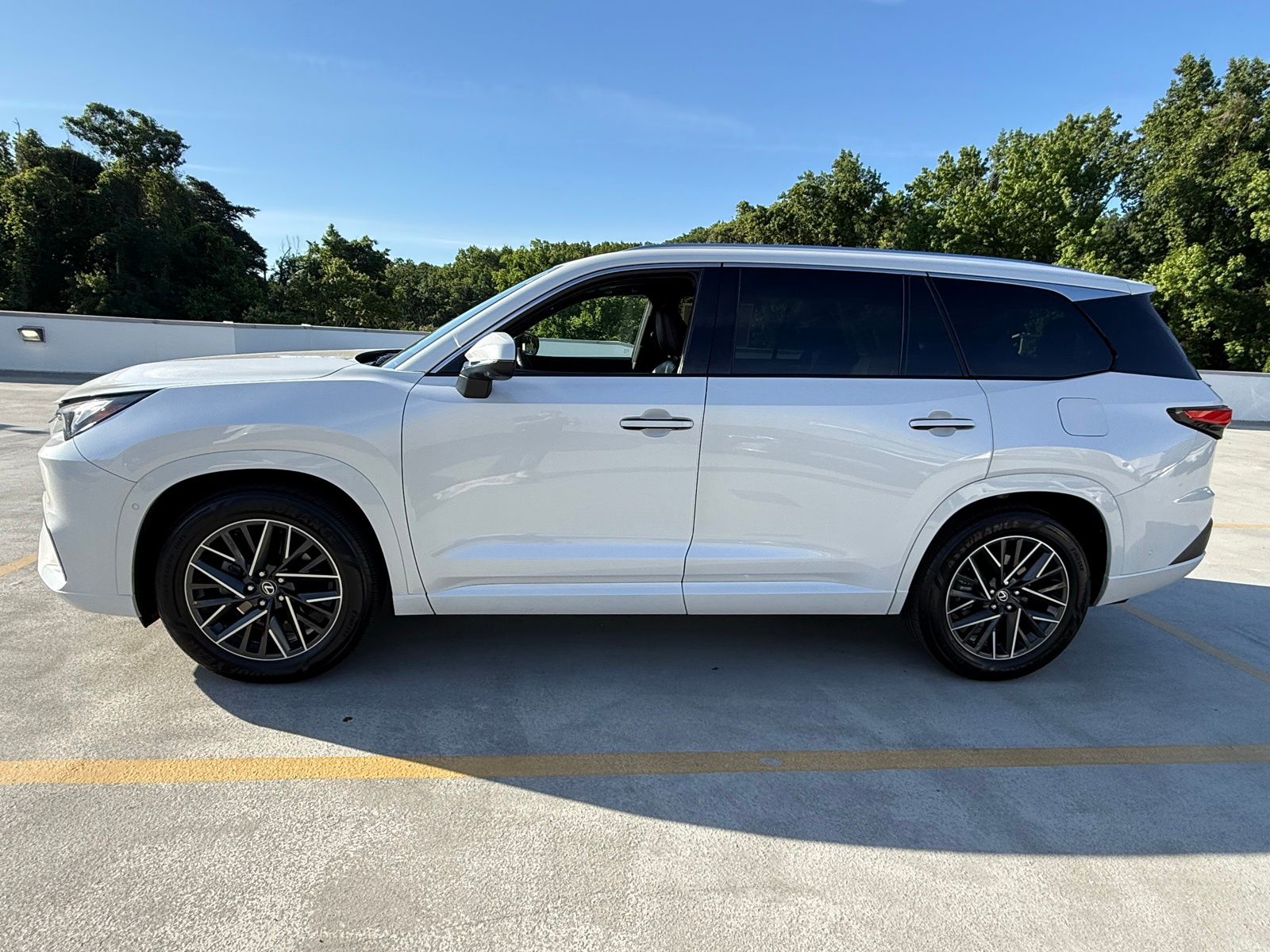 Used 2025 Beige Lexus 350 Premium image 4