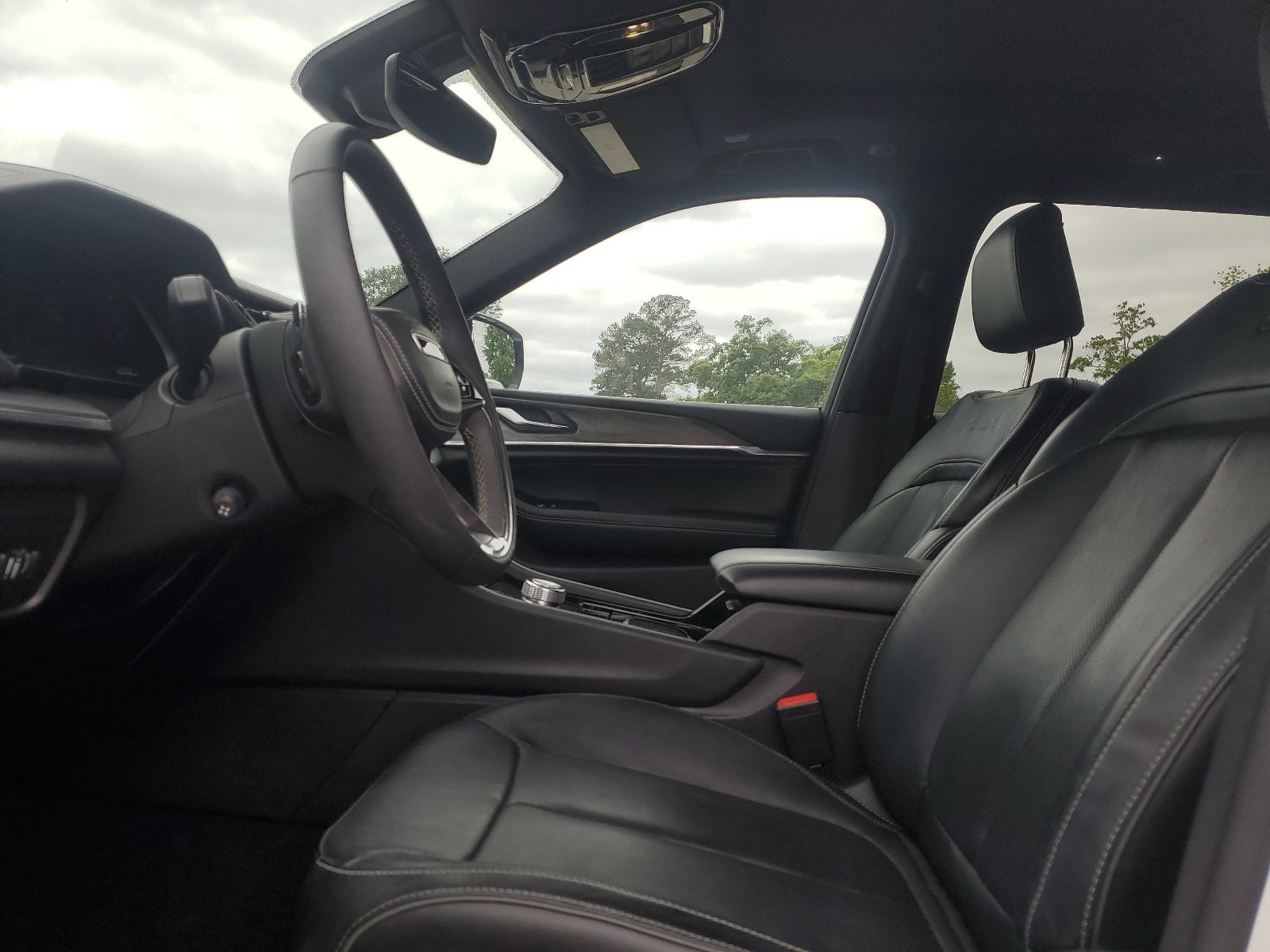2023 Jeep Grand Cherokee Overland - 7