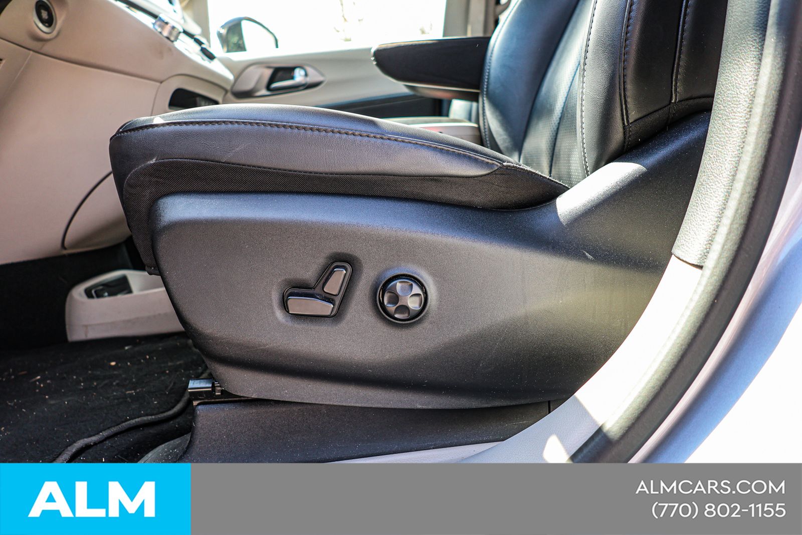 Used 2024 Silver Chrysler Touring L image 21