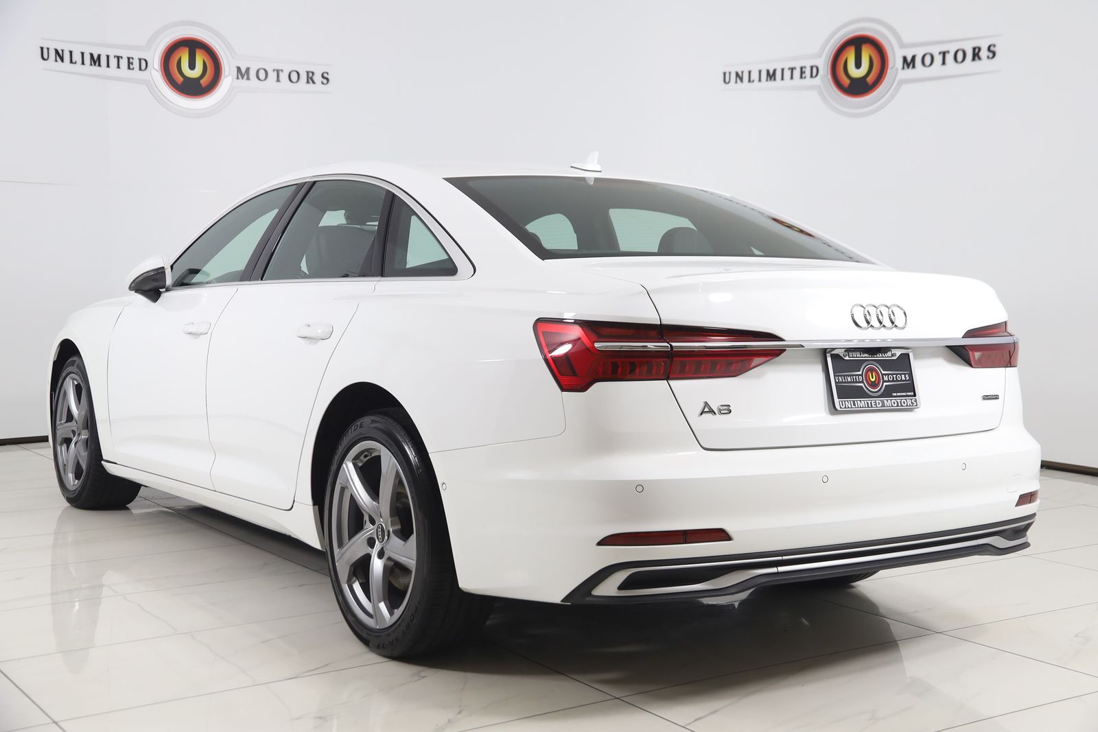 View vehicle photo 4