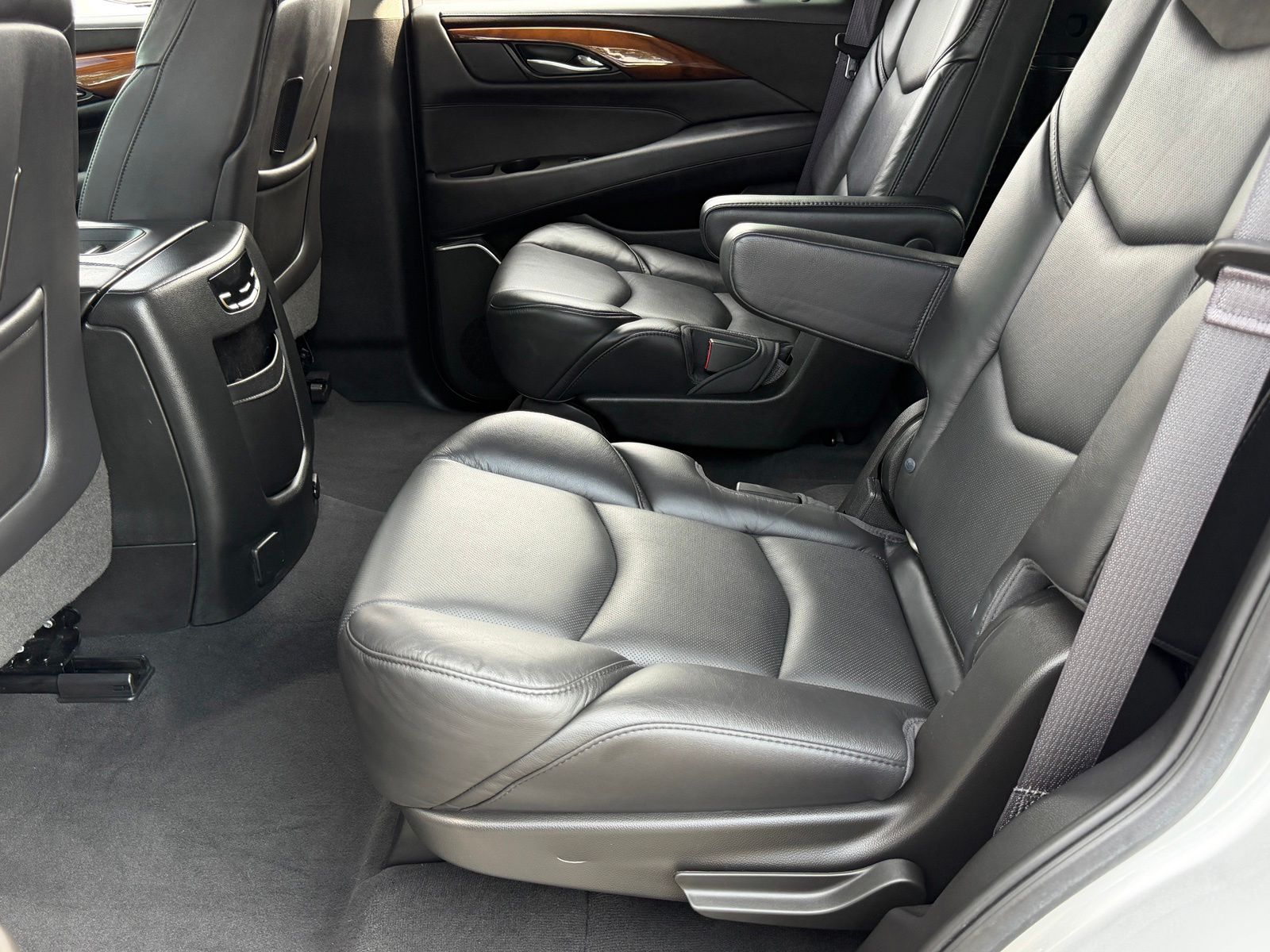 Used 2017 Radiant Silver Metallic Cadillac Luxury image 22