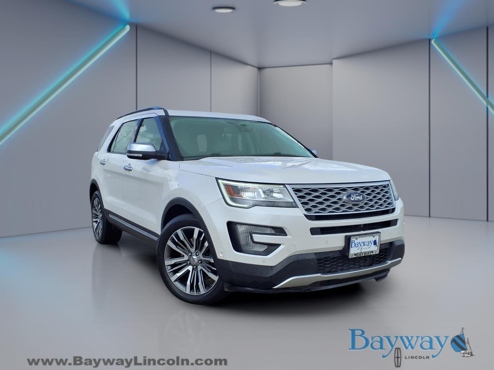 White Platinum 2017 Ford Explorer Platinum AWD SUV / Crossover All-Wheel Drive 6-Speed Automatic