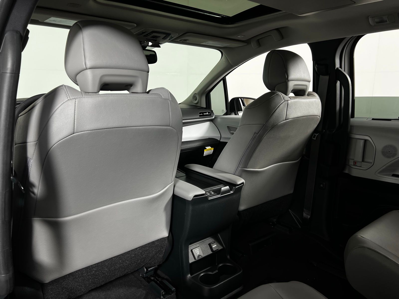 2025 Toyota Sienna XLE 8