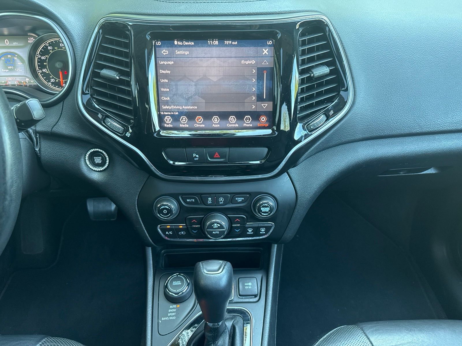 Used 2019 Bright White Clearcoat Jeep Limited image 28