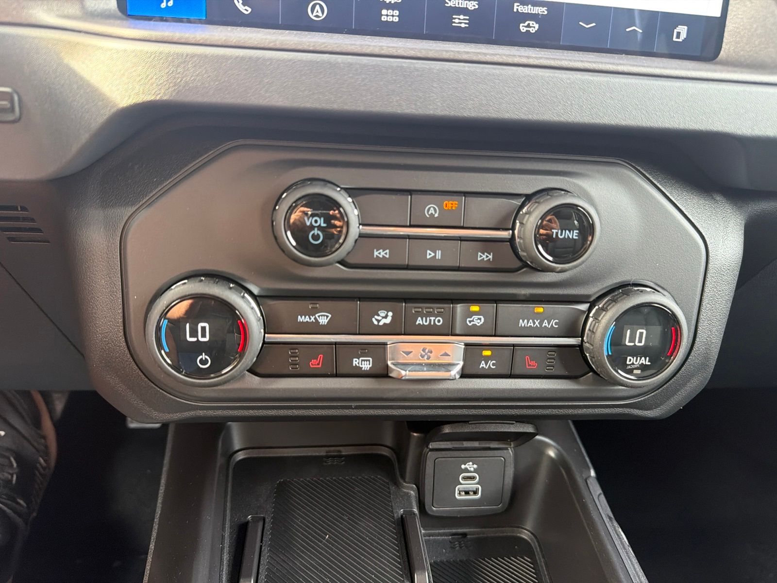 New 2026 Carbonized Gray Metallic Ford Big Bend image 23