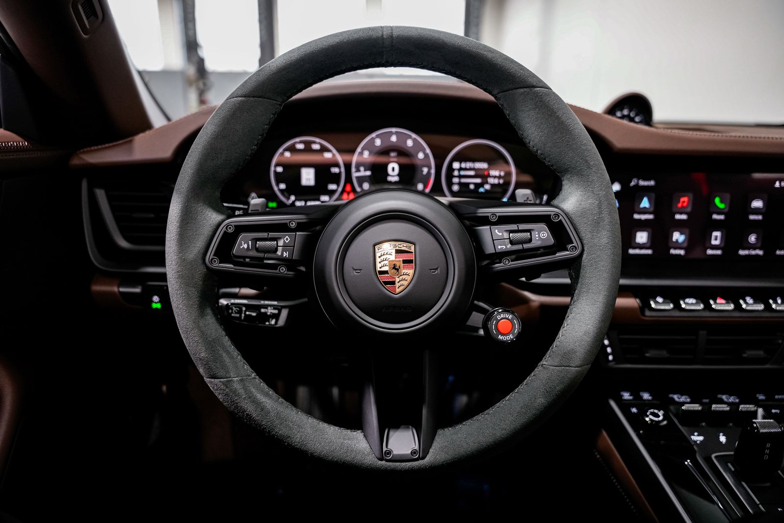 2025 Porsche 911 Targa 4 GTS — photo 10