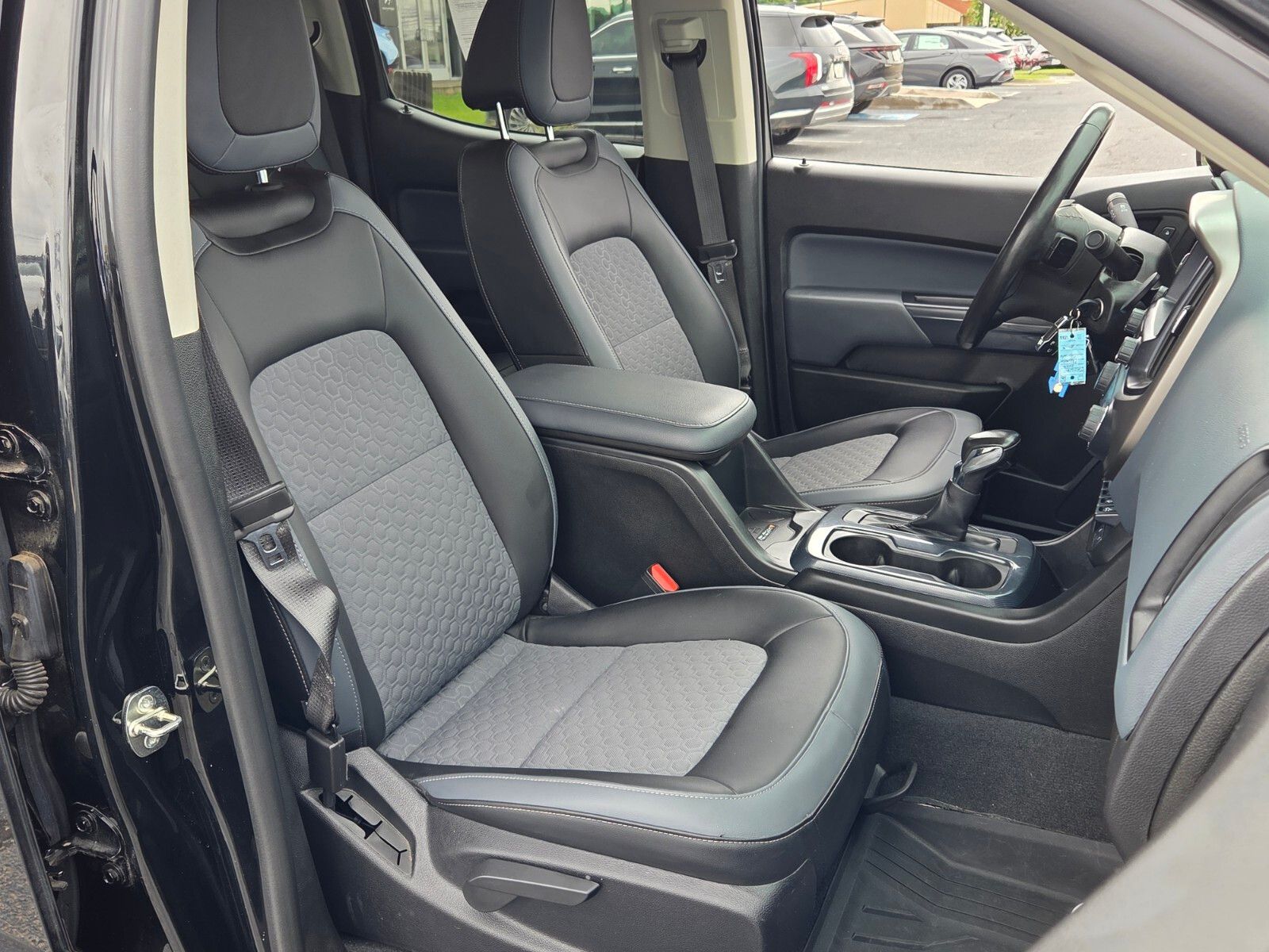 Used 2022 Black Chevrolet Z71 image 17