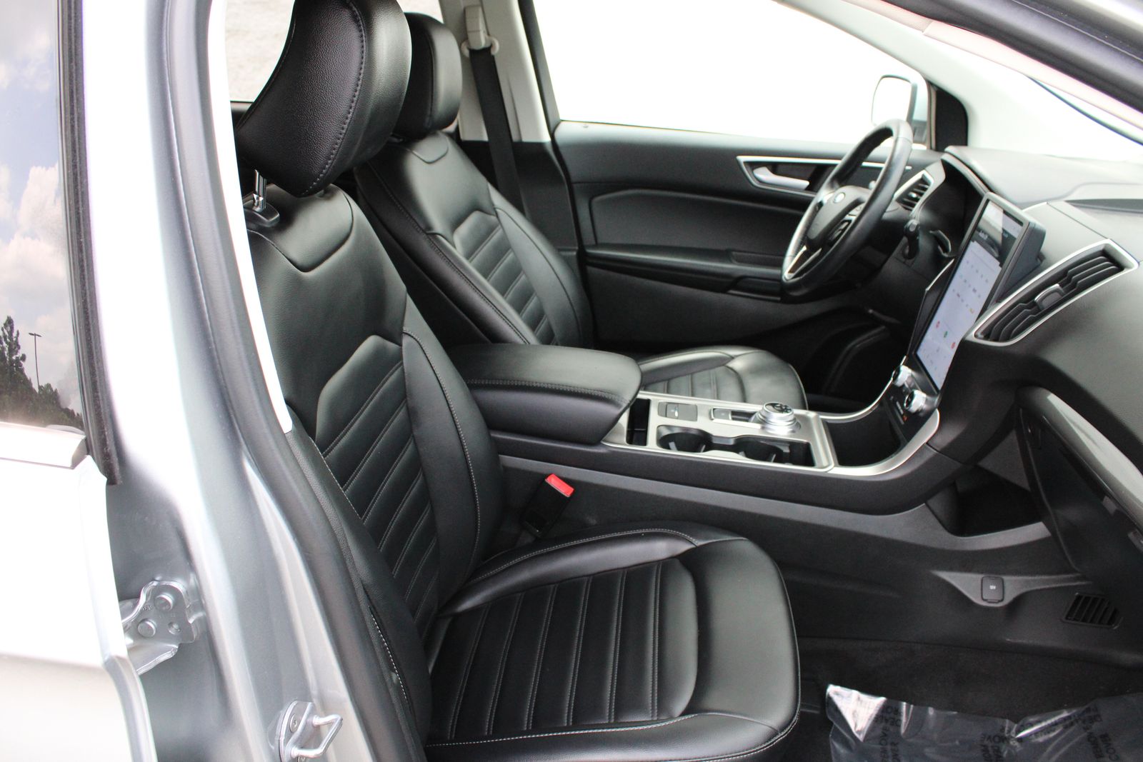 Used 2023 Silver Ford SEL image 23