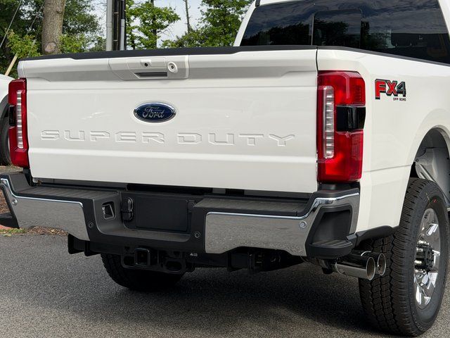 New 2026 Star White Metallic Tri-Coat Ford Lariat image 15