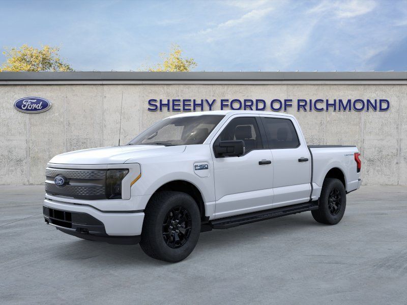 New 2025 Space White Metallic Ford XLT image 2