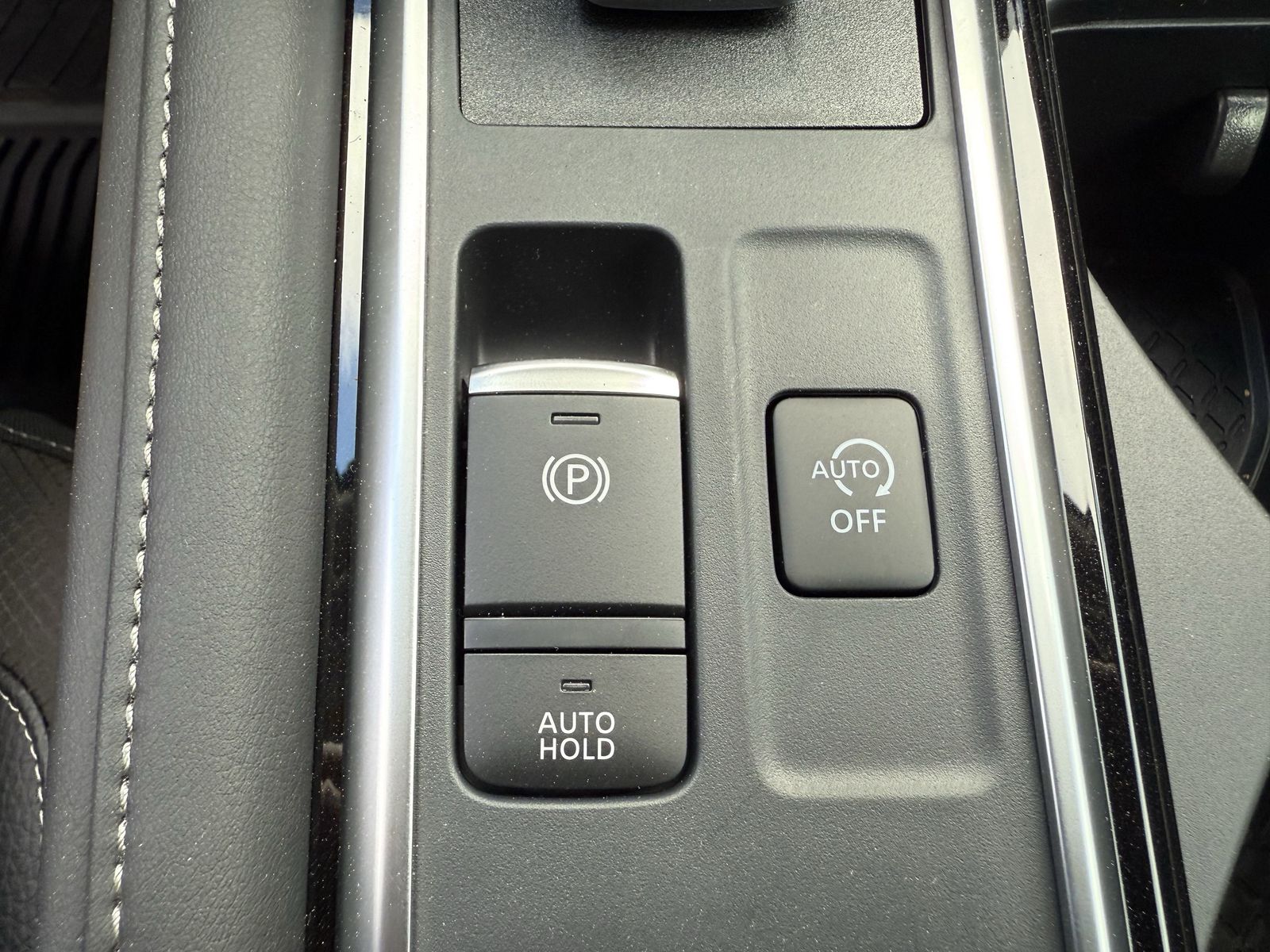 2025 Nissan Pathfinder SL photo 8