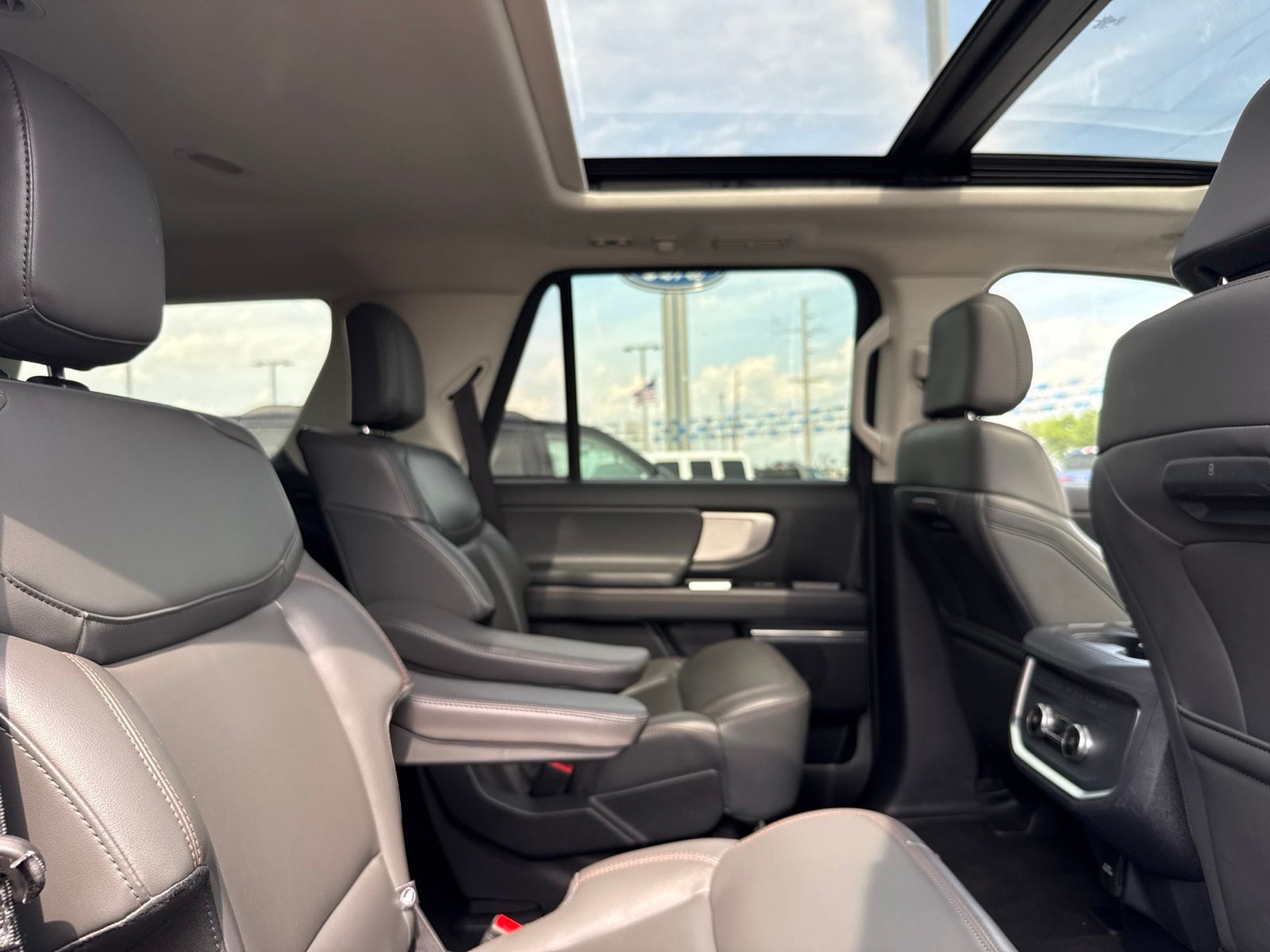 2025 Ford Expedition image 17