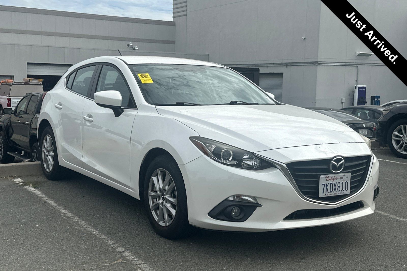 Snowflake White Pearl Mica 2015 Mazda MAZDA3 Hatchback Front-Wheel Drive 6-Speed Automatic