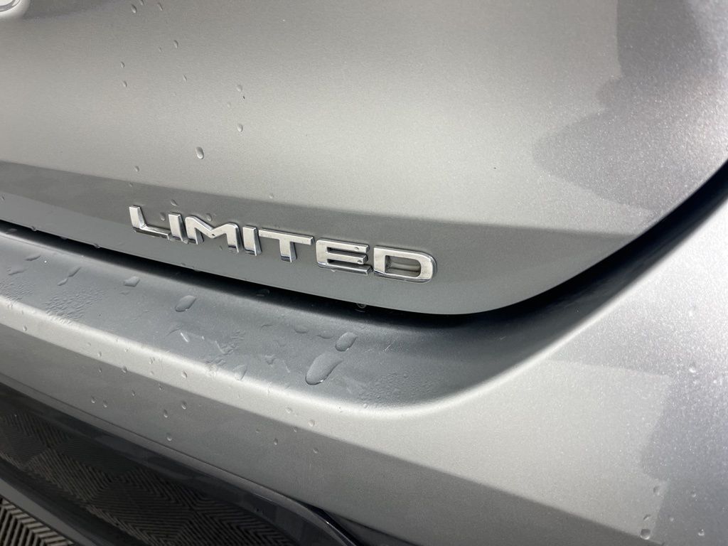 Thumbnail: 2021 Toyota Highlander - 4