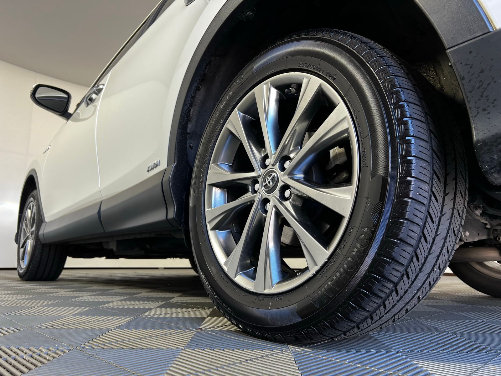 Thumbnail: 2018 Toyota RAV4 - 30