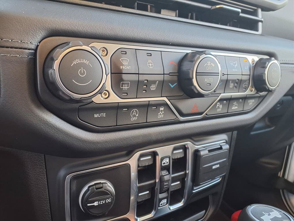 2026 Jeep Wrangler Sahara - 8
