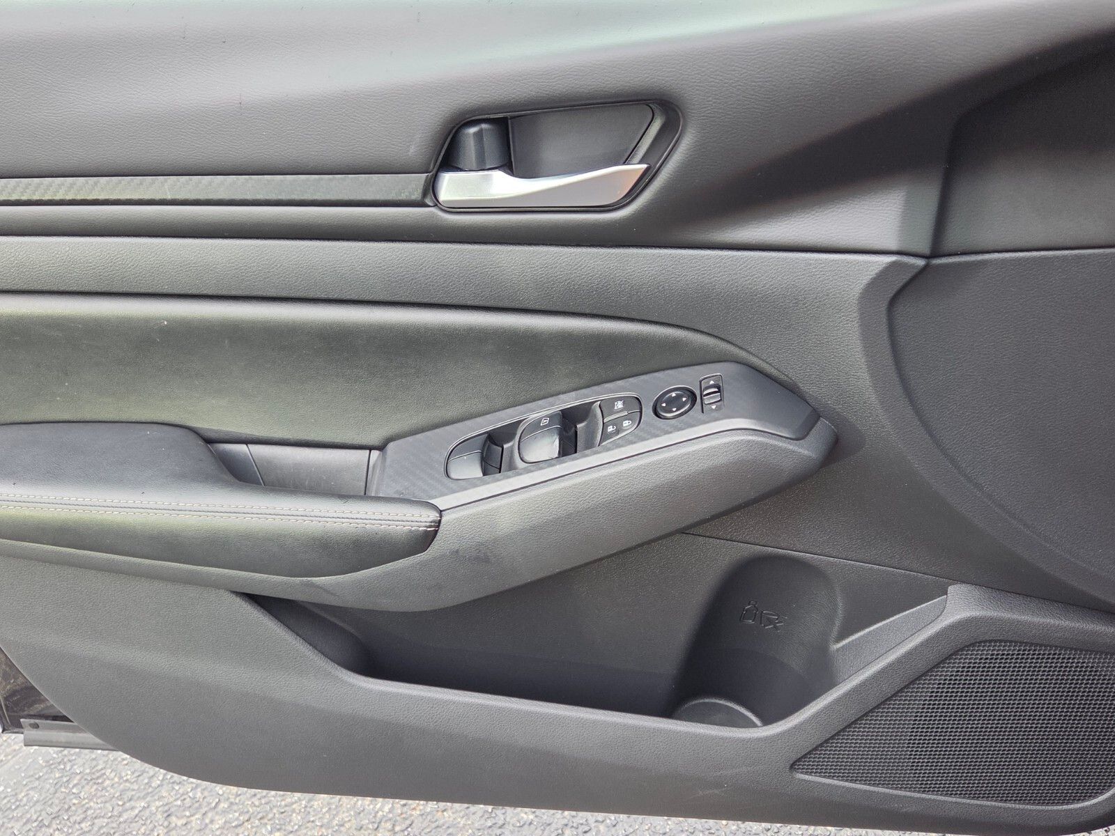Used 2025 Black Nissan 2.5 SV image 28