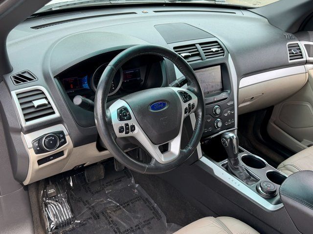 Used 2013 White Platinum Clearcoat Metallic Ford XLT image 35