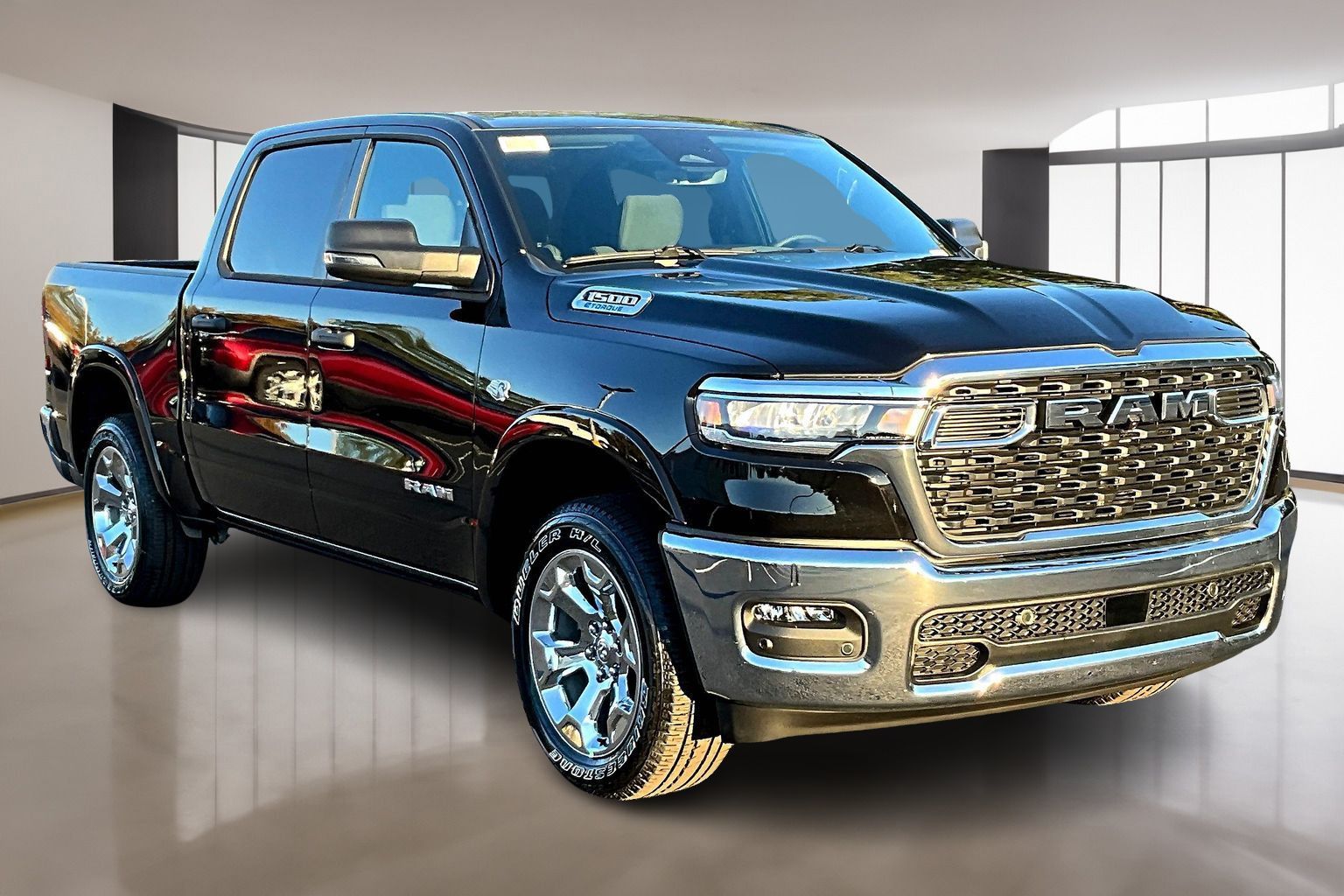 Diamond Black Crystal Pearlcoat 2026 RAM 1500 Pickup Truck Four-Wheel Drive 8-Speed Automatic