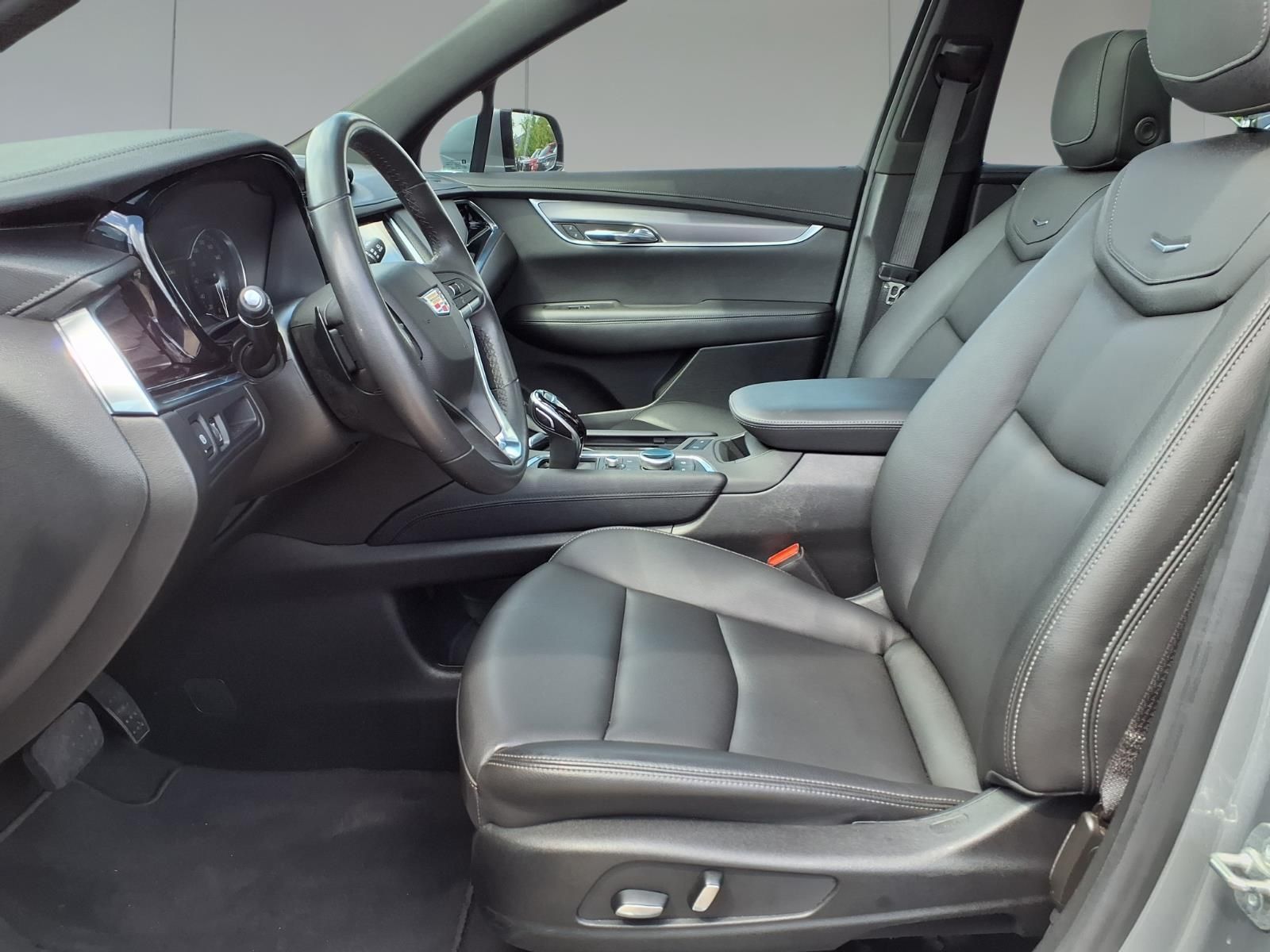 2025 Cadillac XT6 Luxury Silver at Bayway Cadillac of The Woodlands