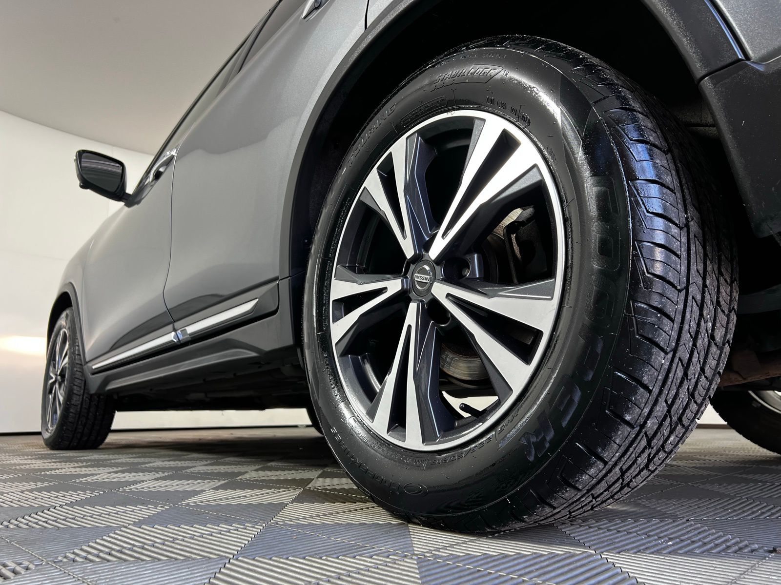 Thumbnail: 2018 Nissan Rogue - 28