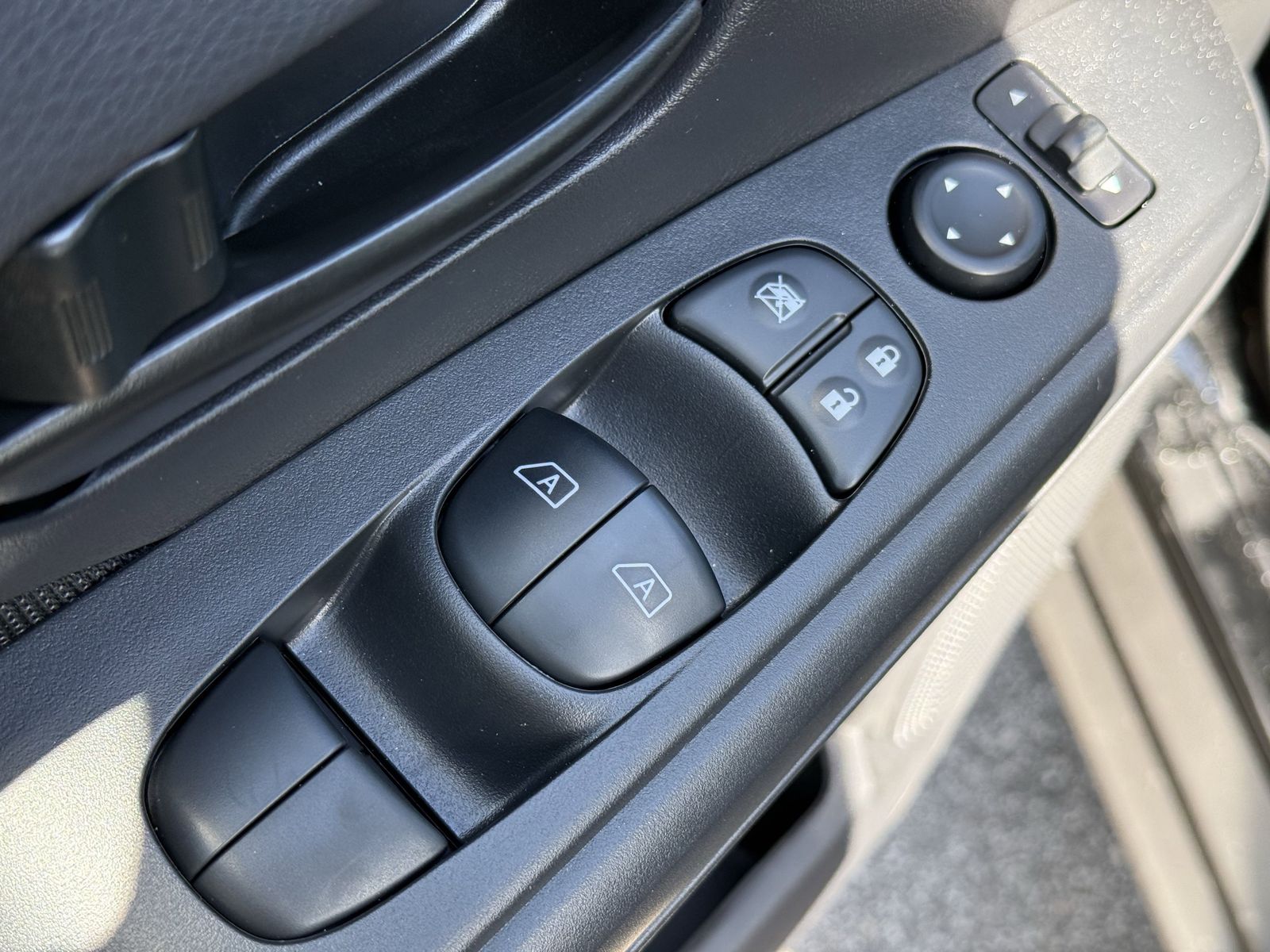 2025 Nissan Kicks Play S photo 14