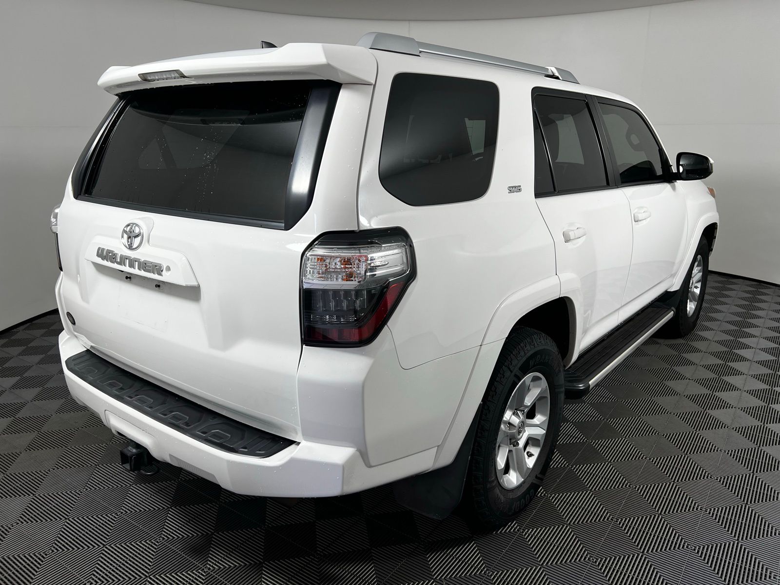 Thumbnail: 2017 Toyota 4Runner - 5