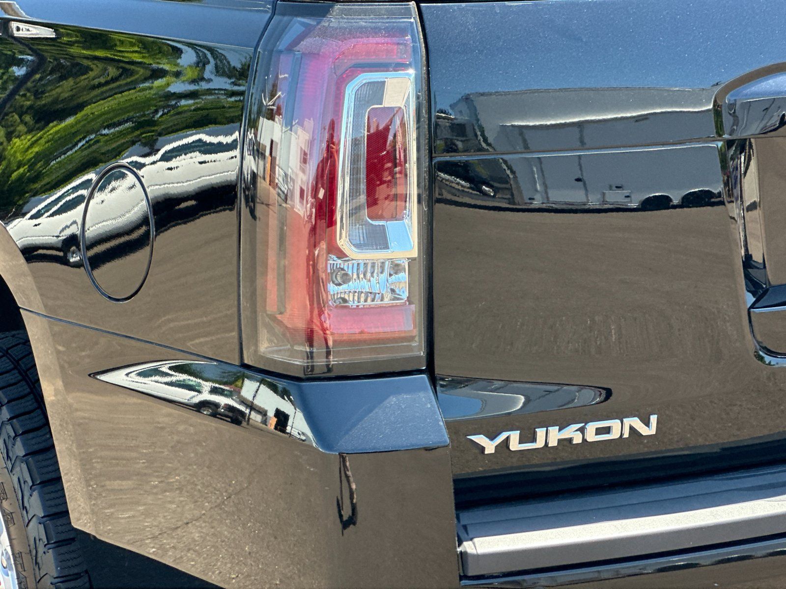 used 2017 GMC Yukon car, priced at $23,498